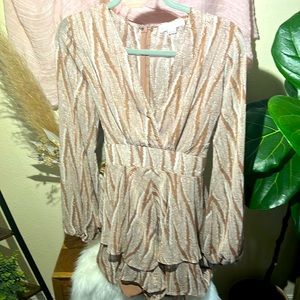 Cute short romper with a cute bottom flow I’m 5’8 for reference.